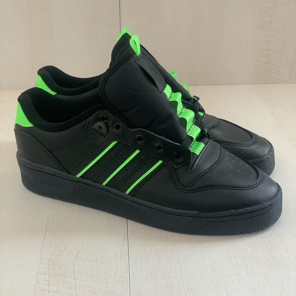 ❌SOLD❌Adidas Rivalry low